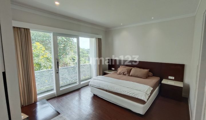 Rumah Mewah Depan Taman, Belakang Langsung Golf 2