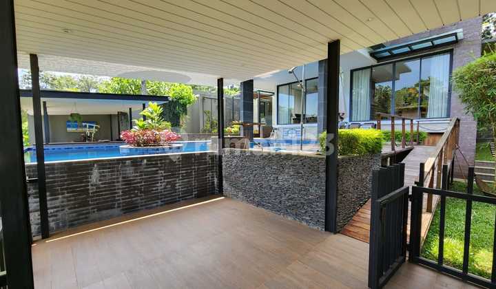 Rumah Mewah Halaman Luas Kolam Private View Pegunungan  1