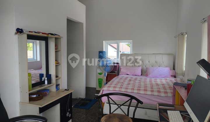 Ready-to-Live 2-Story Semi-Furnished House with Rooftop in Sentul City Ready-to-Live 2-Story Semi-Furnished House with Rooftop in Sentul City