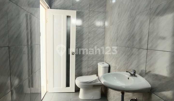 Rumah Bagus Unfurnished SHM Sentul City, Bogor 2