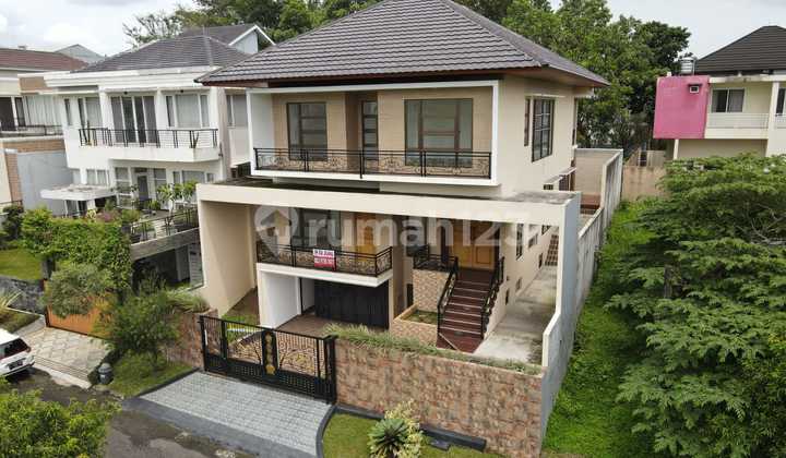 Rumah Mewah, Kolam Renang View Pegunungan