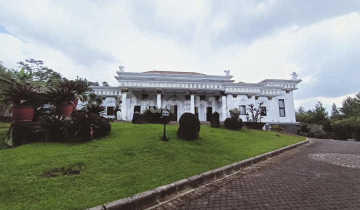 Rumah Mewah Furnich Halaman Luas View Pegunungan Rumah Mewah Furnich Halaman Luas View Pegunungan