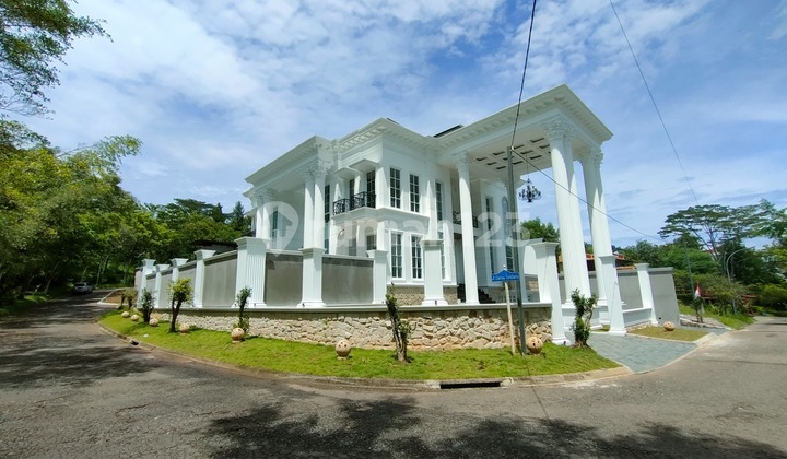 Rumah Mewah Posisi Hook, Dua Muka Semi Furnich Sentul City