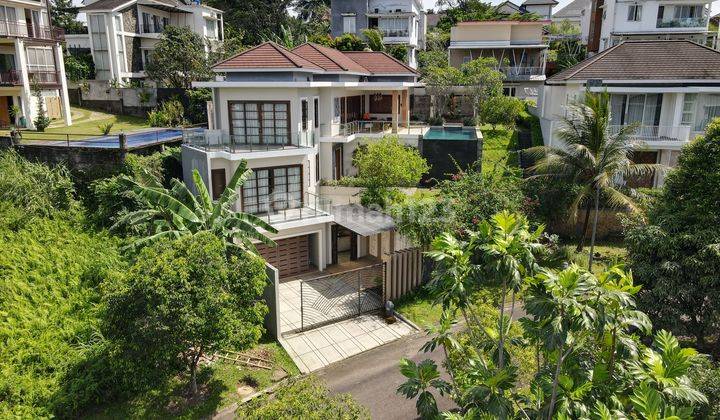 Rumah Mewah Dengan Kolam Renang Furnish Dan View Gunung 2