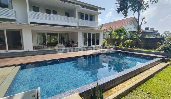 Luxury House, Swimming Pool, Fronting Park, Backing Golf