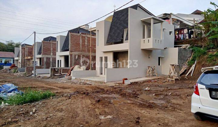 Rumah Mewah Desain Modern 2 Lantai Harga Bersahabat Strategis 2