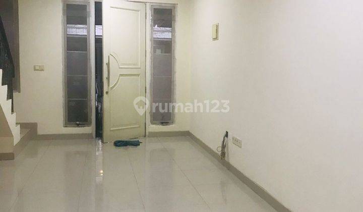 Rumah Kontrakan 2 Lantai Bagus Semi Furnished di Green Lake City , Tangerang 1