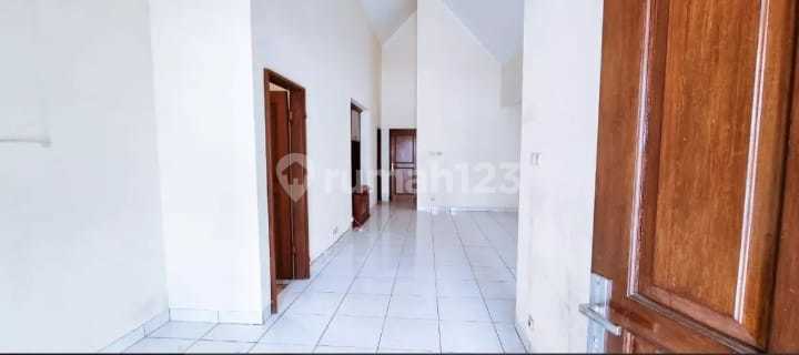 Nice Maintained Ready-to-Occupy House for Rent Alam Sutera Nice Maintained Ready-to-Occupy House for Rent Alam Sutera