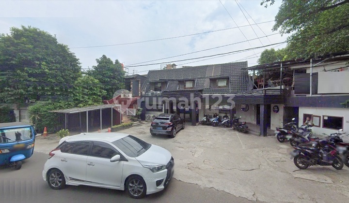 Dijual Rumah Tua Hitung Tanah di Jalan Senayan, Kebayoran Baru