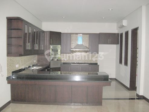 Di Sewakan Rumah siap huni di komplek lokasi di Jl Cilandak Tengah Jakarta Selatan - 0234