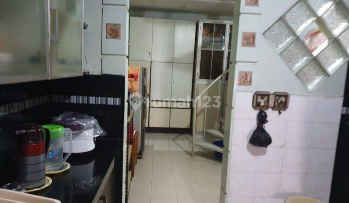 Rumah di Taman Meruya 2 Lantai SHM Sudah Renovasi Furnished 2