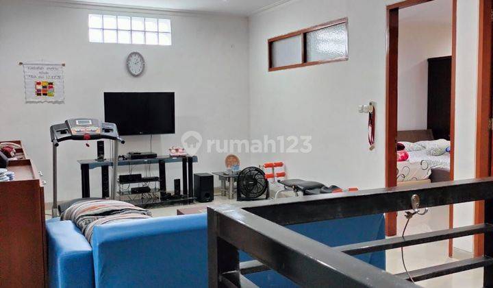 Rumah di Jl. Palmerah Utara 4 Lantai HGB Sudah Renovasi Timur