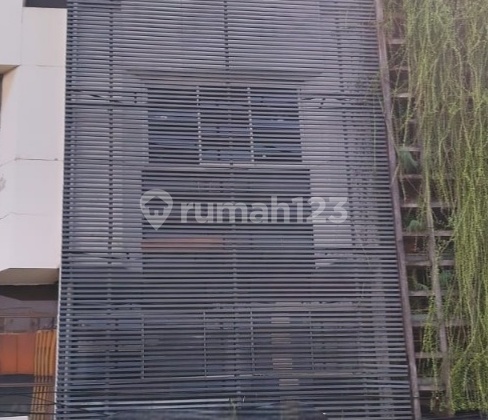 For Sale 5I/4Lt Shophouse on Hasyim Ashari