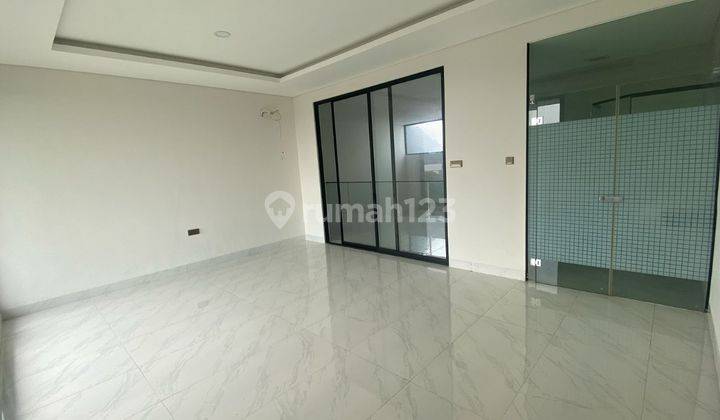 Di Jual Rumah Baru Mewah Minimalis di Dalam Cluster Metland Puri 2