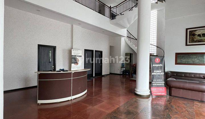 Dijual Kantor Besar Lokasi Strategis di Daerah Polonia 2