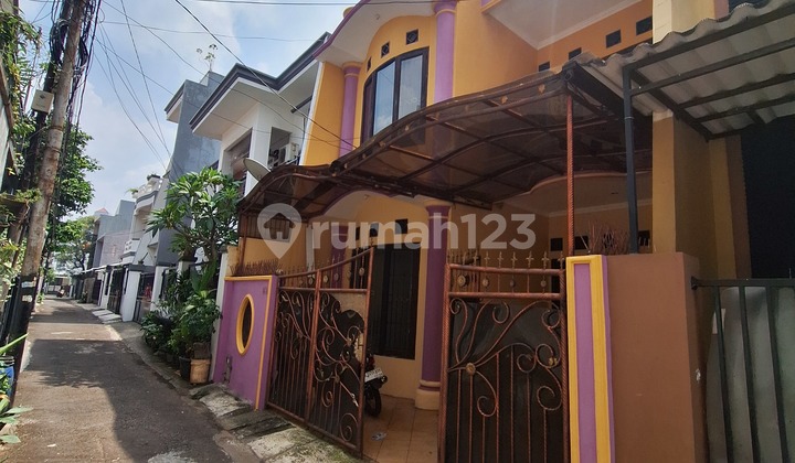 2-Story Ready-to-Occupy House in Tebet Barat Dalam