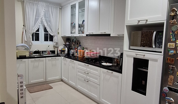 Nice Well-Maintained House Quiet and Strategic Location with Wide Road Access. 2