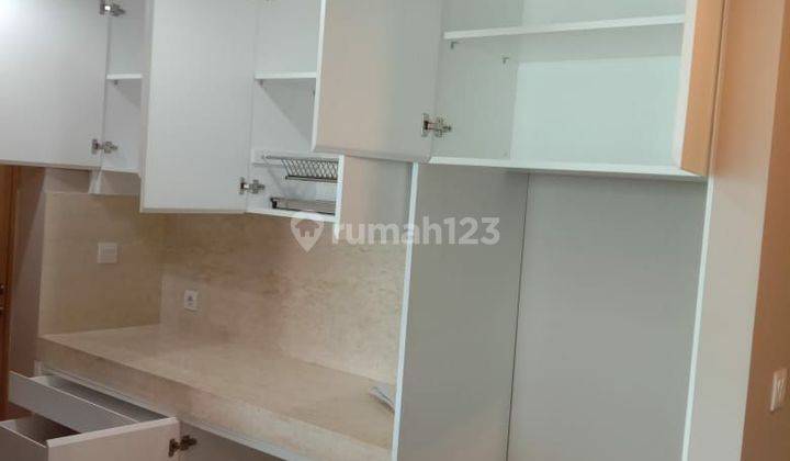 Apartemen Holland Village 2 Br Bagus Semi Furnished Siap Huni 1