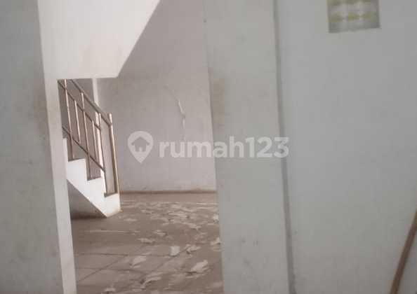 448m2 Shophouse Suitable for Business in Senen, Central Jakarta 2
