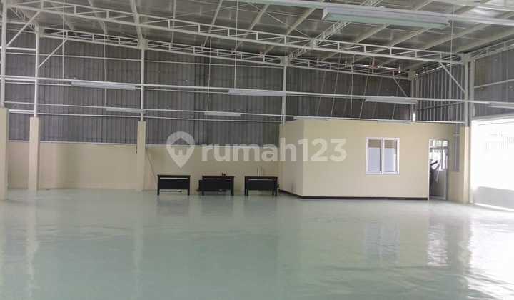 Factory with a strategic location in the Cikampek Industrial and Commercial Area.