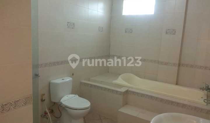 Shop House Needs Minimal Renovation 600 m2 HS Bandengan North Jakarta 2