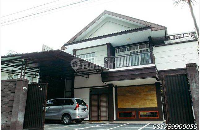 Rumah 2 Lantai Bagus Semi Furnished SHM di Jl Cipaku Indah,  1