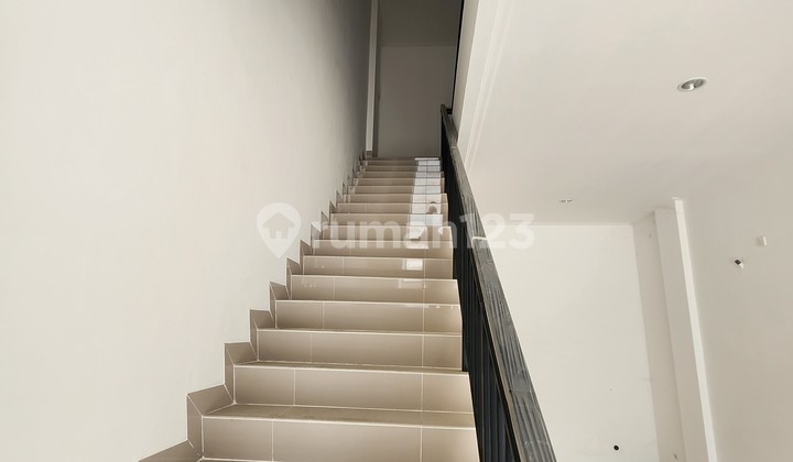 For Rent Millennial Shop House PIK 2 Strategic Location Only 75 Million/Year For Rent Millennial Shop House PIK 2 Strategic Location Only 75 Million/Year