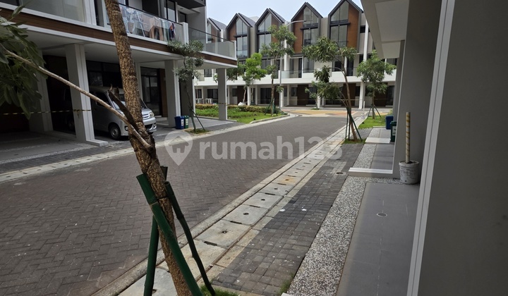 For Rent: PIK 2 Osaka House Size 4.5x10, 3 Bedrooms only 68 Million