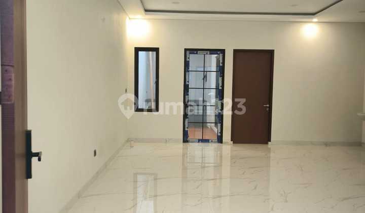 Cinere Brand New, 4 Bedrooms, Near Toll Gate. 2