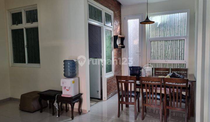 Rumah 2 lantai di perumahan elite 1