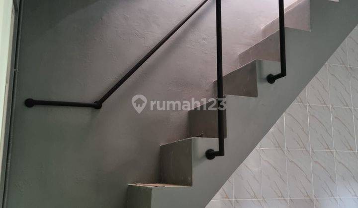 Rumah 2 lantai di perumahan elite 2