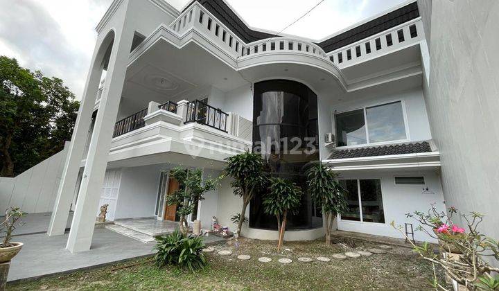 Rumah Mewah Dijalan Utama Gatsu Tengah Desain American Syle 2