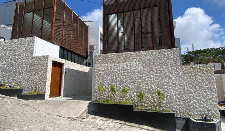 Tropical Minimalist Villa Ready to Live in the Elite Area of Nusa Dua 1