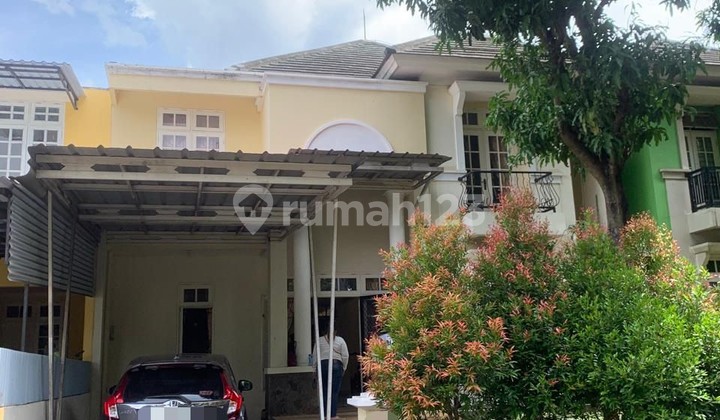 Cr. For quick sale, ready-to-live-in 2-story house in Kota Wisata.