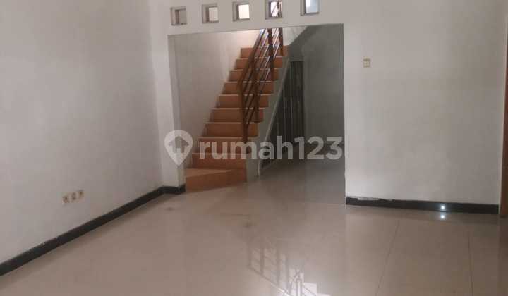 Disewakan Rumah 2lt Di Kota Wisata Cibubur