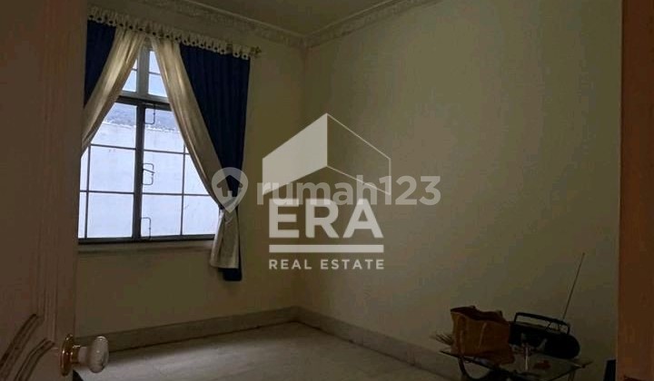 Dijual Cepat Rumah 2 Lantai di Legenda Wisata,Terawat, Halaman ,Parkir Taman Luas di Washington 2