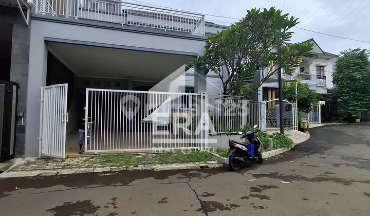 For Sale: La.1104, 2.5-story ready-to-live-in house, renovated, in Citra Gran Cibubur.