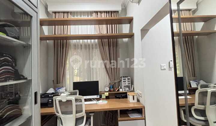 Dijual Rumah 2Lt Siap Huni Disain Ok Rumah Barnd New di Legenda Wisata .Di Dalam Cluster.cibubur