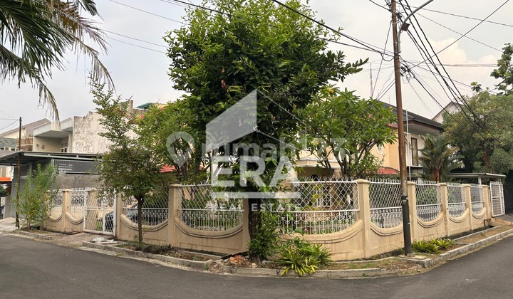 Di Jual Cepat Rumah Mewah 2Lt Siap Huni, Rapih di Taman Kedoya Baru Residence Kebun Jeruk Jakbar 2