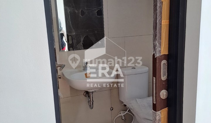 For Quick Sale, 3-Story House in Kota Wisata Cluster Residential Area 2