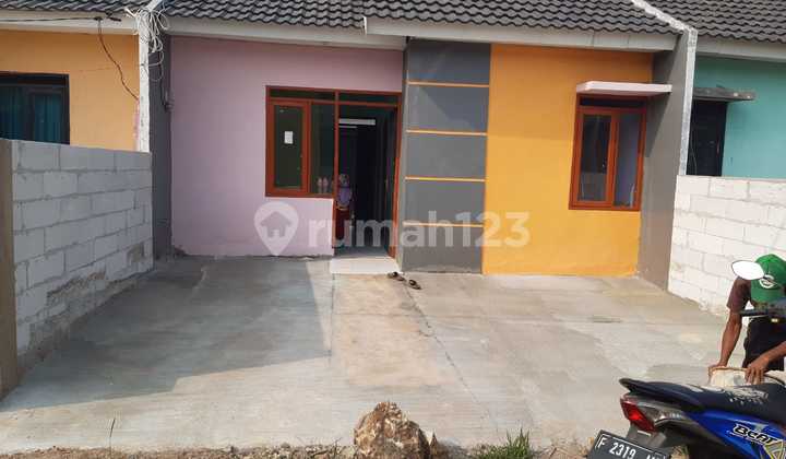 Quick sale, ready-to-occupy house in Situsari, Cileungsi.