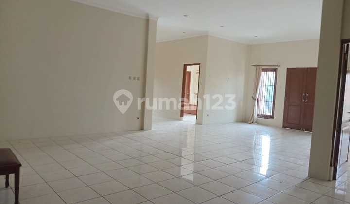 Disewakan Rumah 2 Lantai 6KT Unfurnished di Kelapa Gading