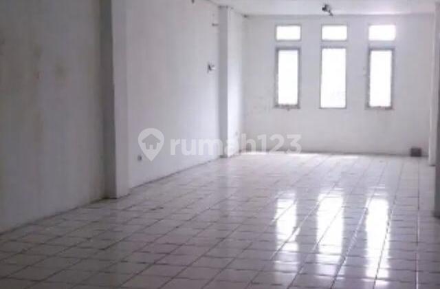 Disewakan Ruko 4 Lantai Lokasi Strategis di Rawamangun