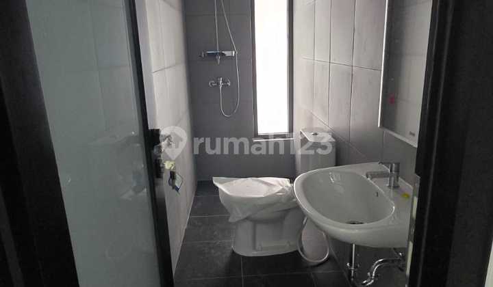 For Sale House in Taman Villa Meruya with Open Space Concept 2