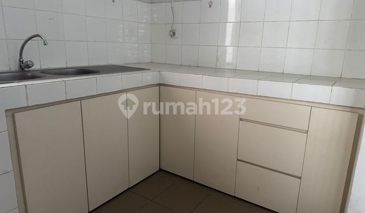 Disewakan Rumah 2 Lantai Belakang Rs Mandaya di Metland Puri 2