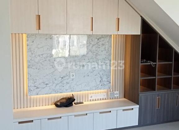 Disewakan Rumah 2 Lantai Semi Furnished di Baltimore 5 PIK2