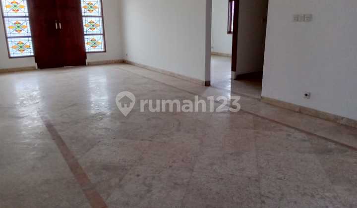 For Rent Spacious 2.5-Story Luxury House in Kayu Putih 2