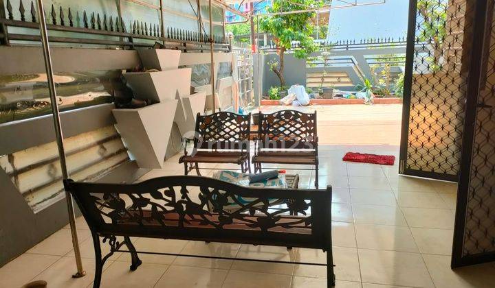 Di jual Rumah hoek di taman palem lestari jakarta barat 2