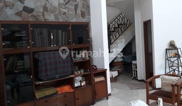 For Sale: Cheap House, Land Calculation in North Petukangan, South Jakarta. 2