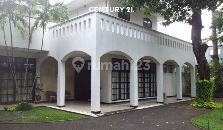 Wide Facade House 1019m² in Kemang, South Jakarta 2